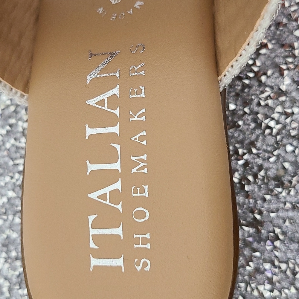 NWT Italian Shoemaker Strap Sandal with small Heel SZ 6 Salmon and Silver - Picture 5 of 11